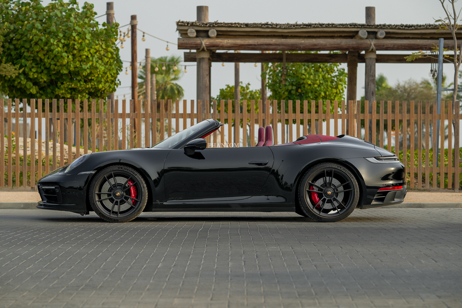 Porsche 911 GTS Cabriolet full