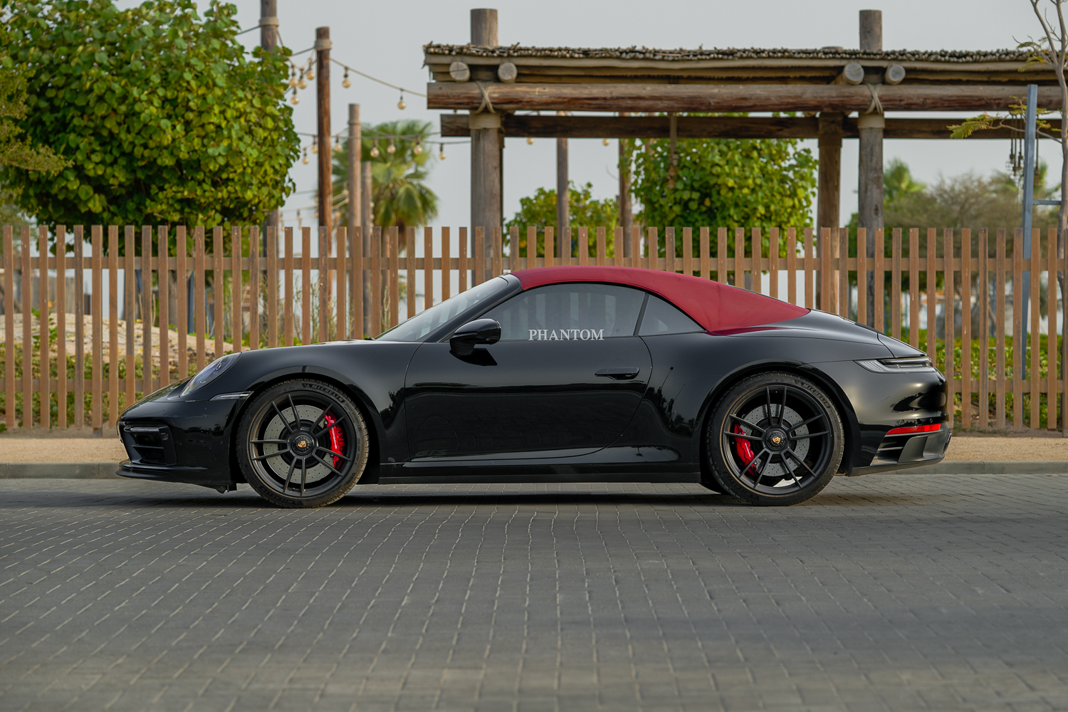 Porsche 911 GTS Cabriolet full