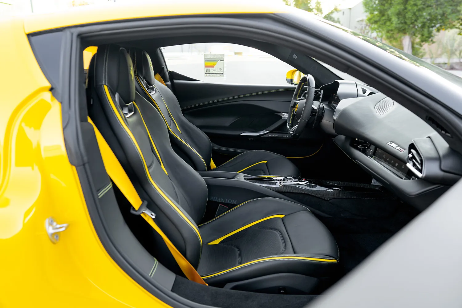 فيراري 296 GTB ممتلئ