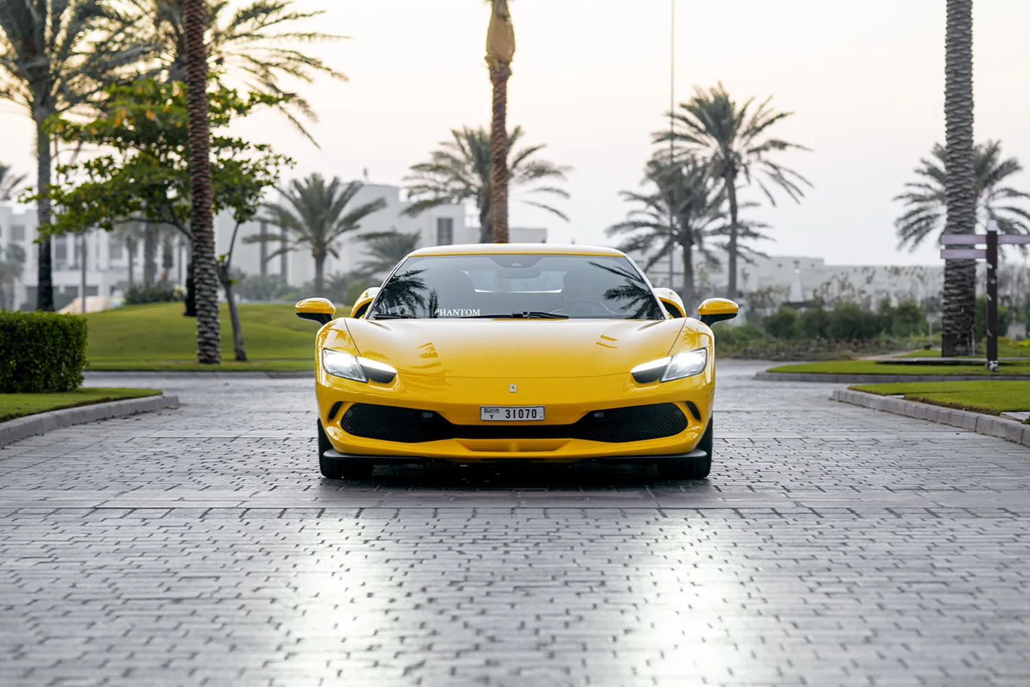 فيراري 296 GTB ممتلئ