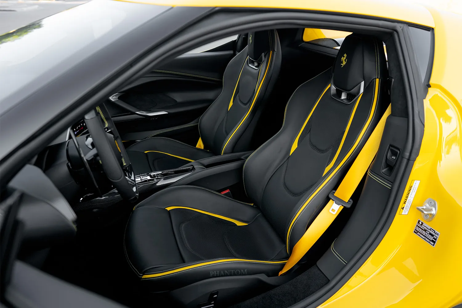 فيراري 296 GTB ممتلئ