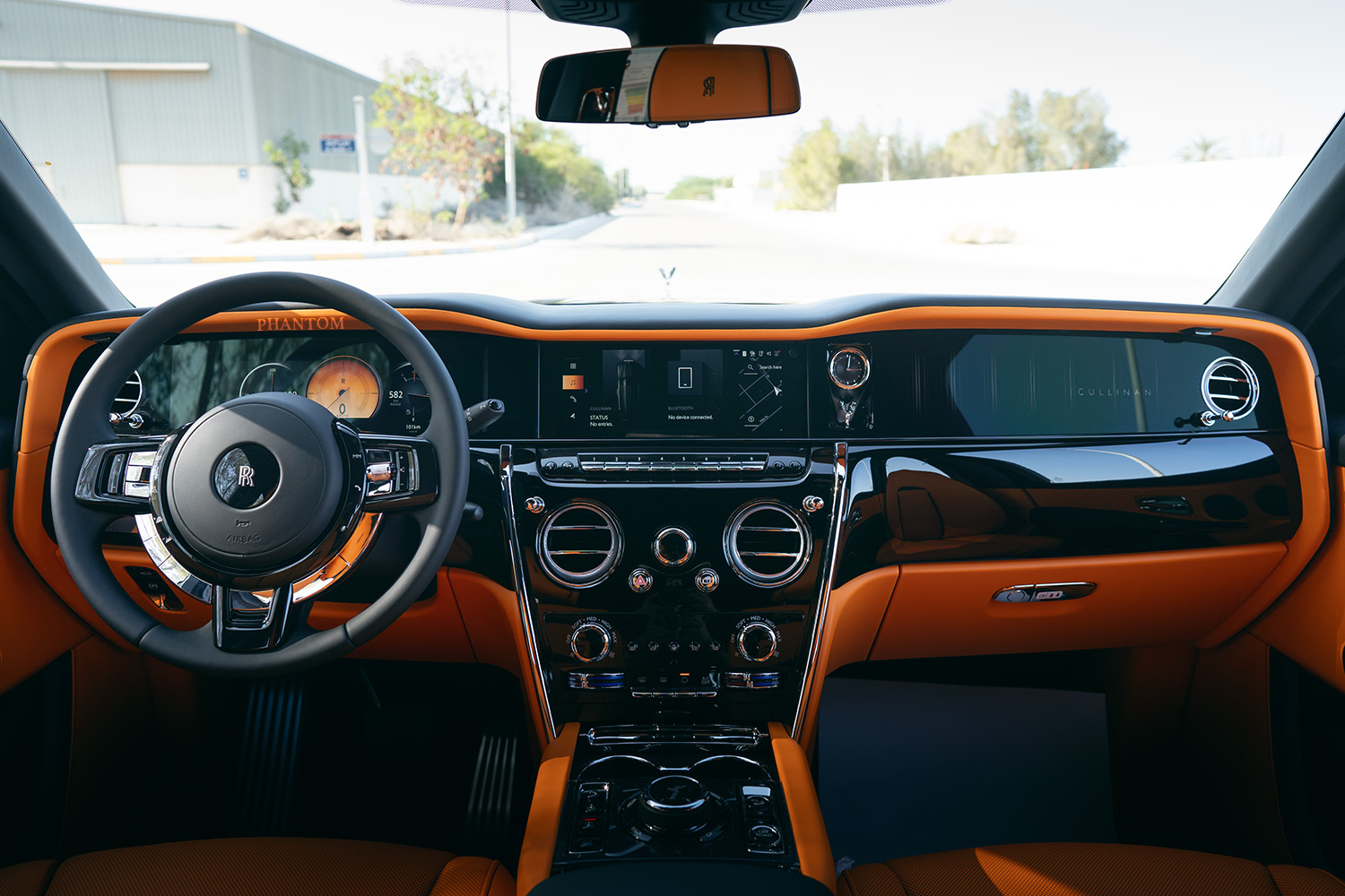 رولز رويس كولينان ممتلئ