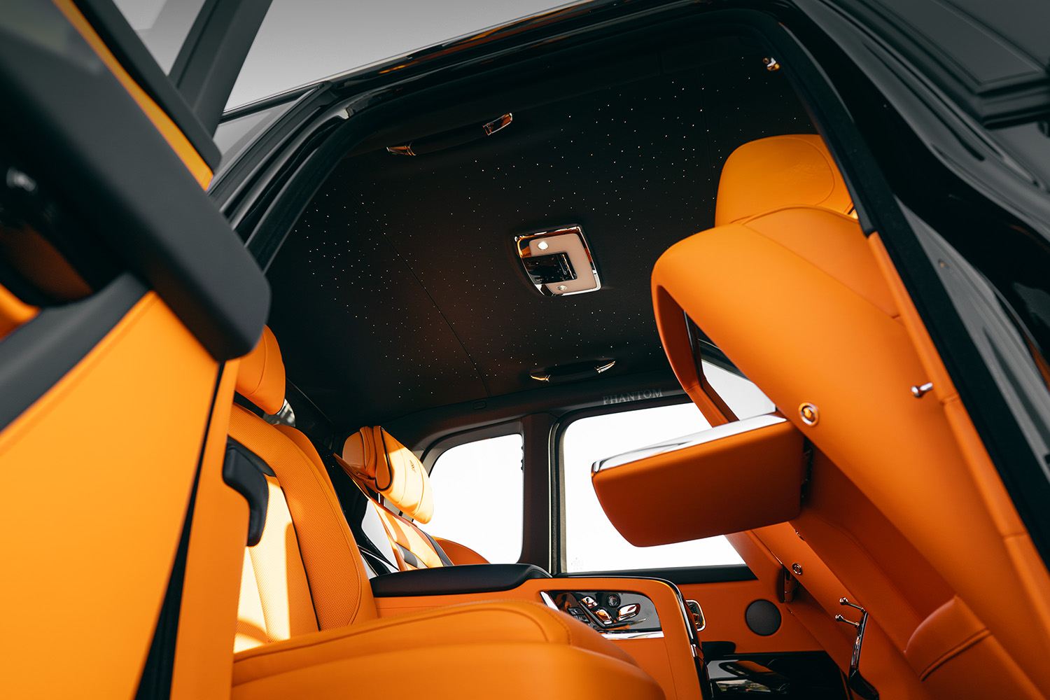 رولز رويس كولينان ممتلئ