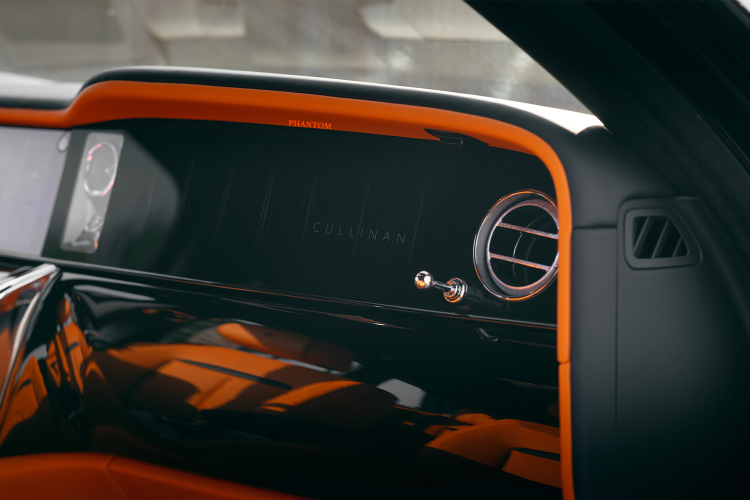 رولز رويس كولينان ممتلئ