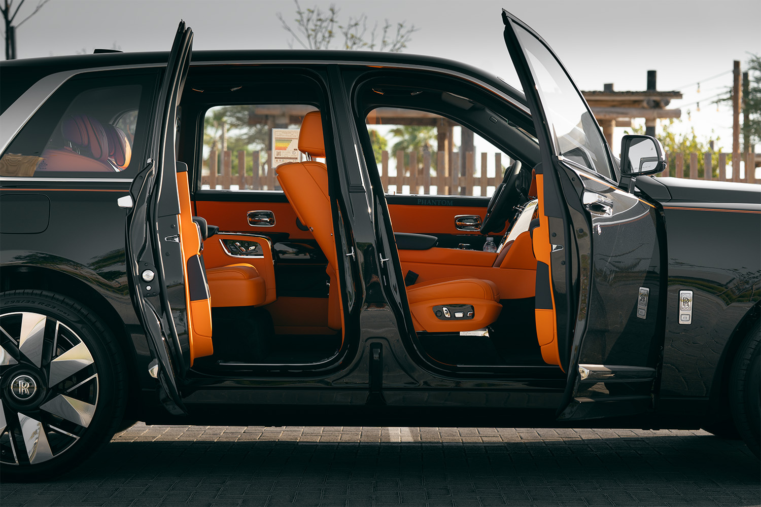 رولز رويس كولينان ممتلئ