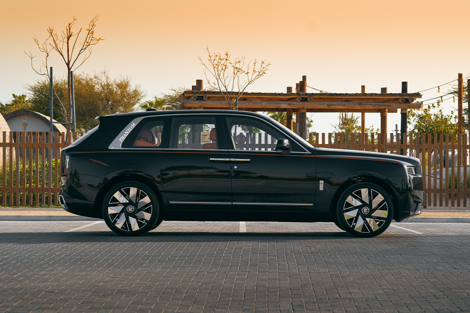 رولز رويس كولينان ممتلئ