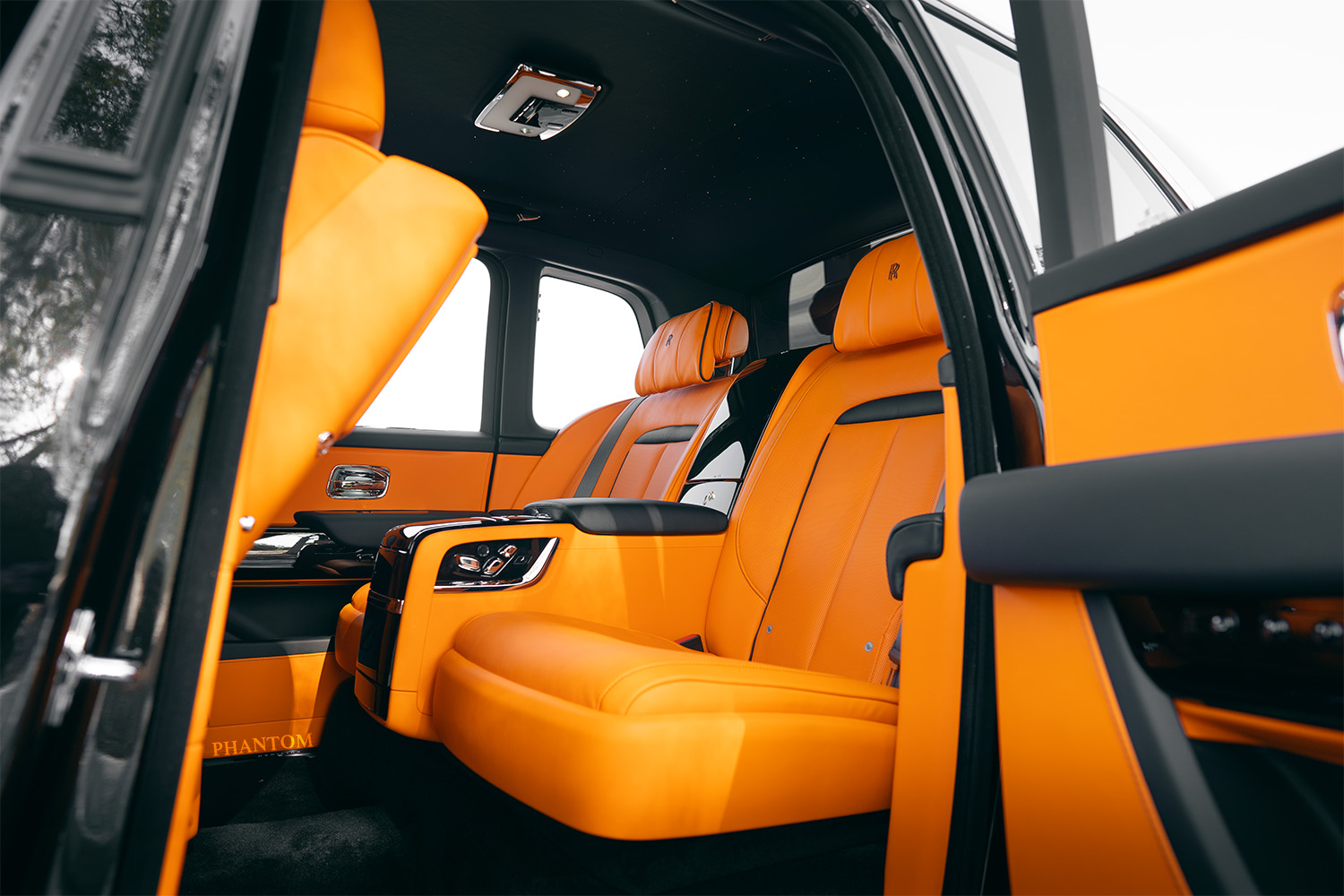 رولز رويس كولينان ممتلئ