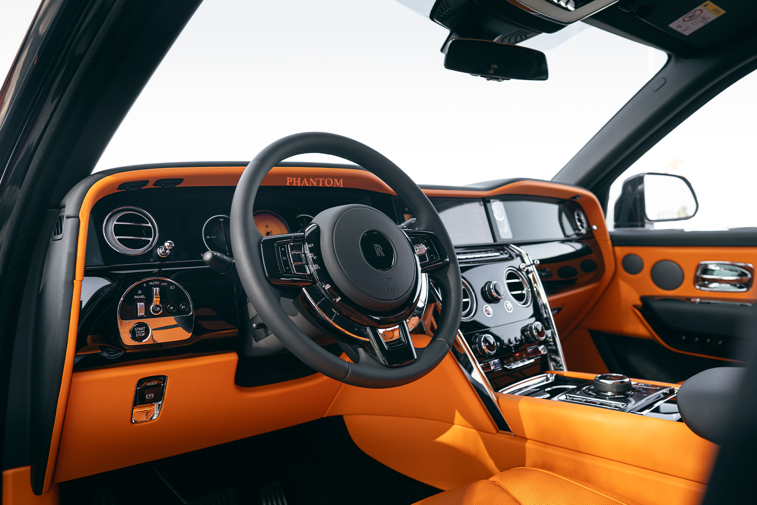 رولز رويس كولينان ممتلئ