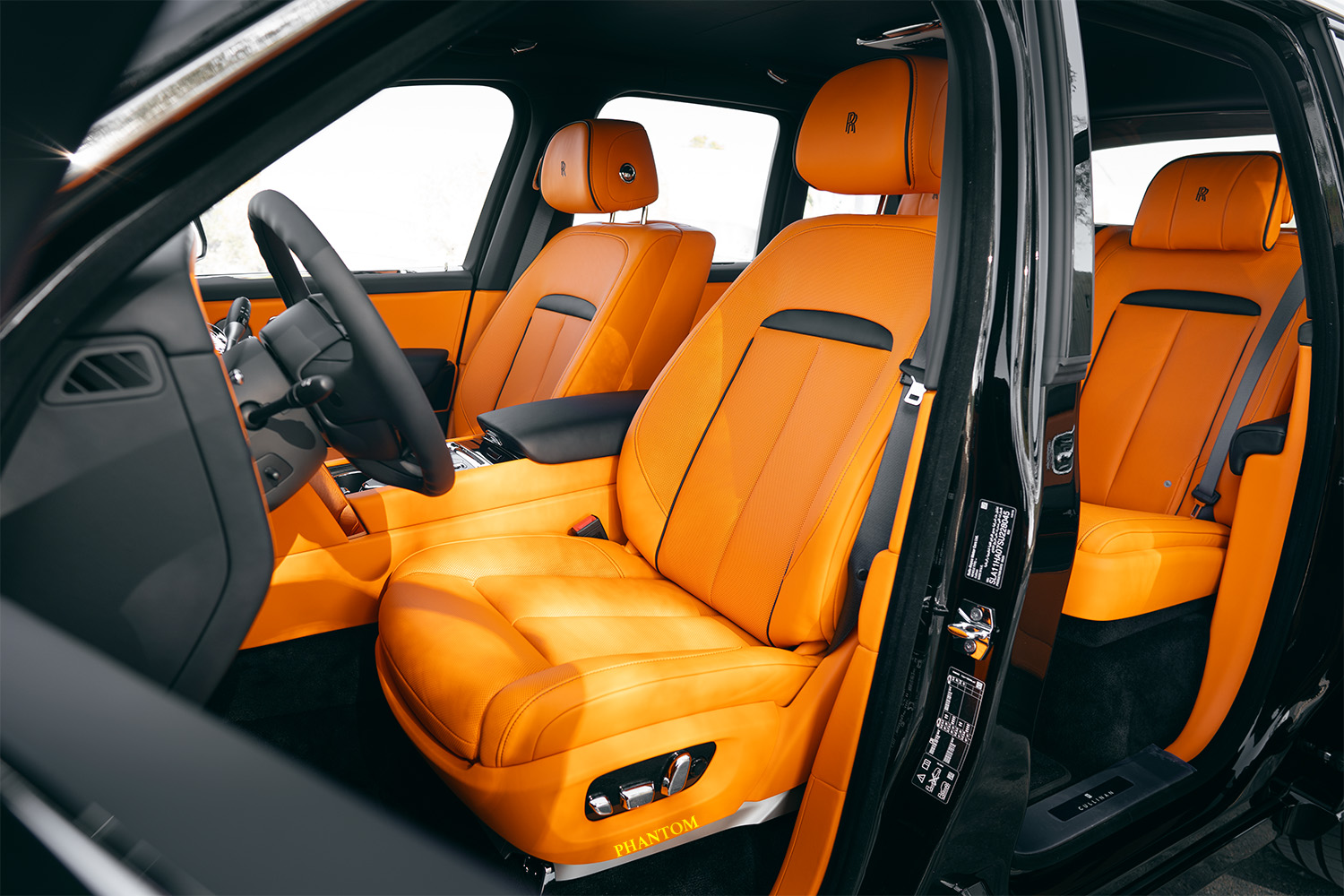 رولز رويس كولينان ممتلئ